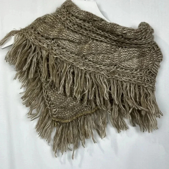 Neck warmer Light Brown Crossover Neckline Cable Knit Fringe Pullover Style EUC - Picture 5 of 8
